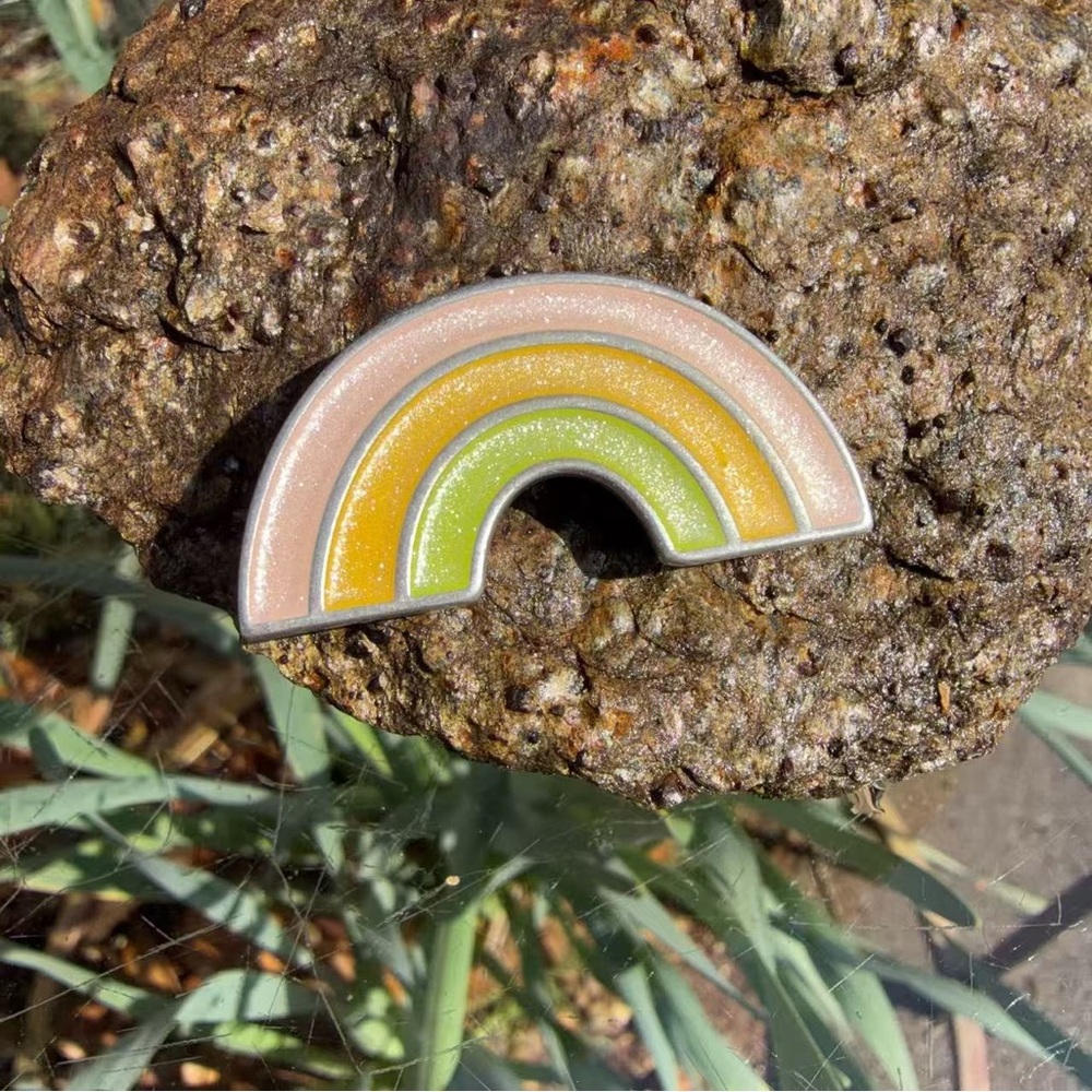 NWT Coach Rainbow Souvenir Enamel Pin（40740）